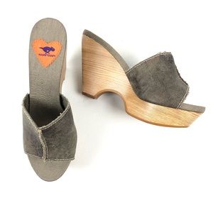 Rocket Dog olive green platform sandals